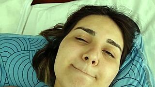 Oferecendo a minha esposa novinha ninfetinha gravida para outros machos
