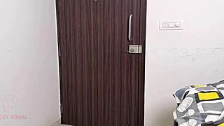 komal ke ghar malik kiraya mangne aaye pati ko bathroom mein chupaya