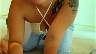 Sexy asian gives sloppy blowjob cumshot