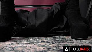 hot mary frost uses feet to please him