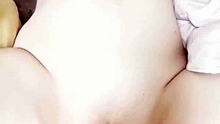Korean beauty uses machine toy for solo pleasure