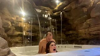 casal enjoys honeymoon motel fun with big action