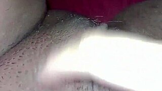 Exibindo e tocando bucetinha putinha safada da ppk peludinha