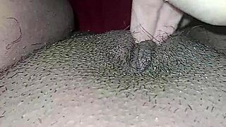 Exibindo e tocando bucetinha putinha safada da ppk peludinha