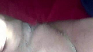 Exibindo e tocando bucetinha putinha safada da ppk peludinha