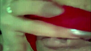 que rico se masturba rossmexicana con sus medias rojas
