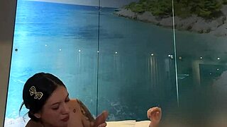 amateur teen 18+ gets pissed on outdoors