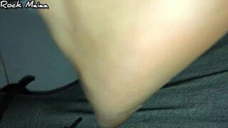 Gostosa caught masturbating with huge dildo on camera!