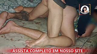 fudendo a casada de quatro igual uma puta na frente do marido