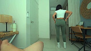 pov entrenamiento privado con la puta del gym termina con una carga en su coño