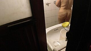 mi cuñada espiada en cuarto