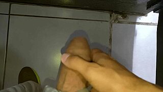 i keep stroking myself close up in solo amateur view