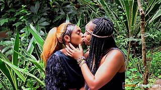 Black lesbians use double dildo in hot hookup