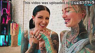 alt girls fist and gape