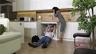 The Plumber Discovers HOUSEWIFE Squirting Passionately During Visit