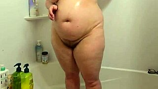 Hidden cam spies bbw milf soaking wet