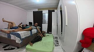 a esposa teve que dividir o quarto com a amiga