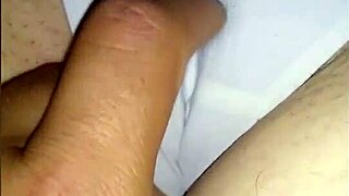 Mi mejor amigo graba a mi esposa y se la termina follando