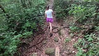 Me follo a esta cachonda chica en el cerro