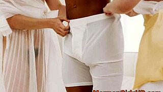 Mormon babes fuck in threesome