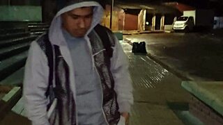 Cojiendo Con El Repartidor In Gay Suggestive Encounter