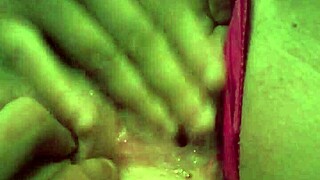 CARMEN MOJANDOSE SUS DEDITOS!!