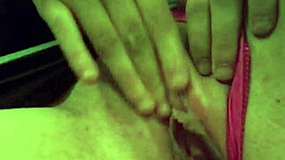 CARMEN MOJANDOSE SUS DEDITOS!!