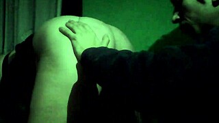 लैटिना गर्लफ्रेंड्स अंधेरे में इंटीमेट लंड चूसाई