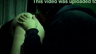 लैटिना गर्लफ्रेंड्स अंधेरे में इंटीमेट लंड चूसाई