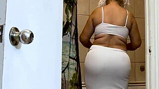 Kann eine erfahrene Stiefmama ihrem Stiefsohn Anal beibringen?