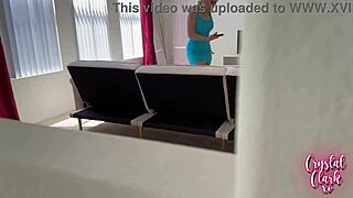 Pomáham mame môjho kamaráta prekonať rozvod horúcim ohnutým akciou