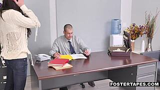 Hej Hazel Moore, zapłacisz dług rodziców zastępczych seksem?