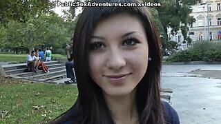 Brineta pokazuje svoje prelepe sise javno na ulici