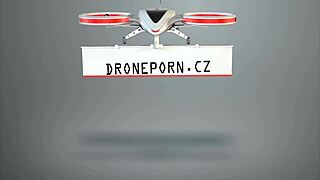 Belle Candy Black surprise nue dans la salle de bain par caméra cachée