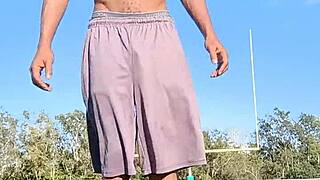 Aku nggak percaya aku dapat ayah mertua atletis di rumah