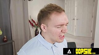 Medicinska sestra Gogo Fukme zaloti babico Cyndi Sinclair, kako sesa kurca v bolnišnici