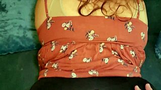 Anaali-akto kuuma BBW-äitipuoli plugilla isolla kyrvälle kun isä on poissa