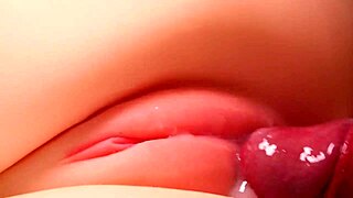 كسها مثالي وهي تتلقى نيك مزدوج قوي