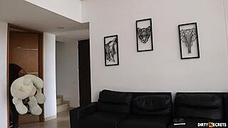 Hej, chceš vidět, jak učím svou nevlastní dceru šukat?