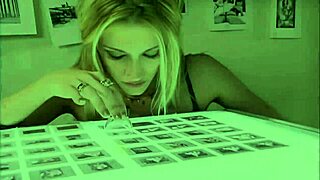 Ej, Faith Leone ne može da odoli ogromnom crnom kurcu, žudi za njim