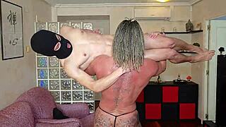 वाह, इस नए 18+ लड़के को उठाओ और जोर से चोदो!