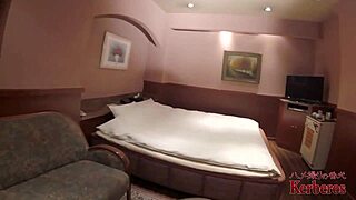 隣の家のアジアン少女たちが無修正のワイルドな一面を見せる