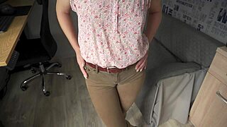 Elak sekreterare retas med tight wedgie fitta i kontorsfetisch lek