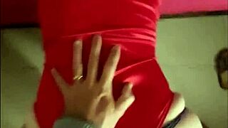 francouzská amatérka v červené saténové spodní prádlo na horkou domácí akci