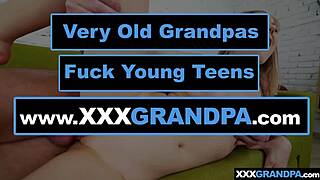 Petite blond nastolatka 18+ jęczy głośno na twardym kutasie starego dziadka