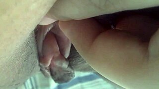 嘿，那个跳动的阴蒂看起来真他妈诱人！