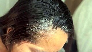 Latina amatör känner grannens stora kuk för första gången, cumshot på pattar.