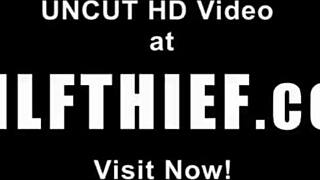 Brianna Bourbon chycena strážným, nucena do kinky POV dominance