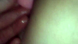 Penetración doble anal con dildo y polla en culo grande apretado