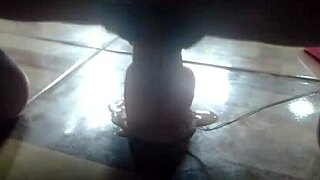 मेच्योर चूत चोदकर फिर डिल्डो टाइट होल में भरना